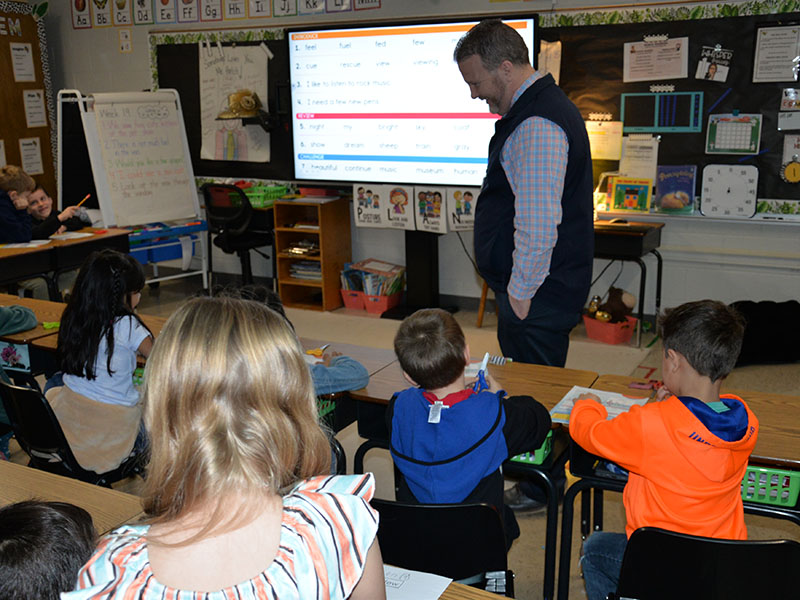 The Students of Amy Allen’s 1st grade class worked with partners on learning phonics while Fannin County Director of Technology and cyber security Scott Mathis brushed up on his phonics too.