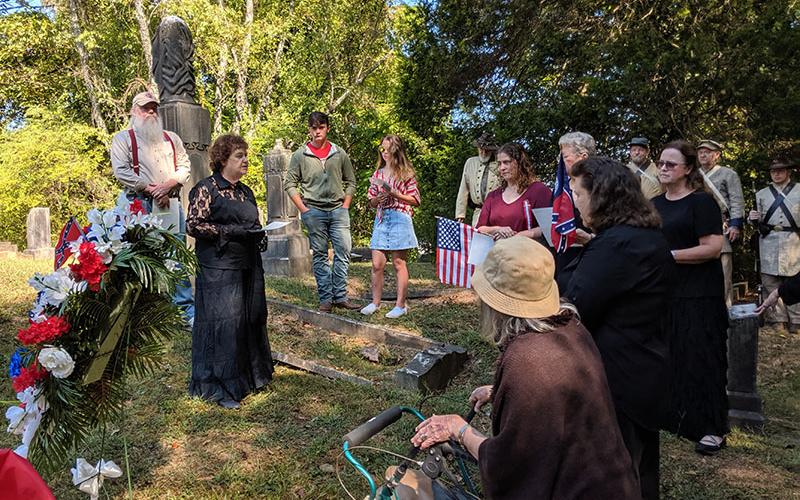 Fannin County Heritage Foundation President Janie Turner addresses the small crowd gathered to honor Confederate Private Joel Y. Allen during a grave marker dedication ceremony, September 21. Among those in support were Mike Pettus, Logan Allen, Hailee Jo Turner, Kelli Bonine, Glenda Wattenbarger, Jane Richards, Dana Richards, Libby Learmont, Beulah Williams, Renee Rimmer, Leo Baker, Mike Davis, Jonathan Davis, and Jere McConnell.