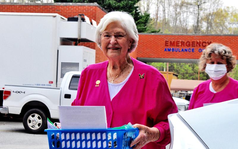 Fannin Regional Hospital Auxiliary member Carol Thomas moved from one car to the next as she filled a gift basket for a hospital staff member to show the auxiliary’s appreciation for their hard work during the COVID-19 pandemic.