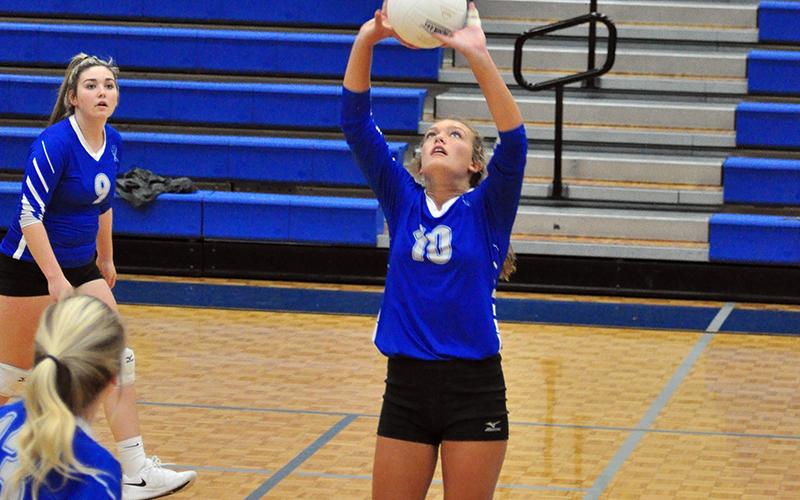 Reagan York Keeps a volley alive in recent action for the Fannin County Lady Rebel volleyball team.