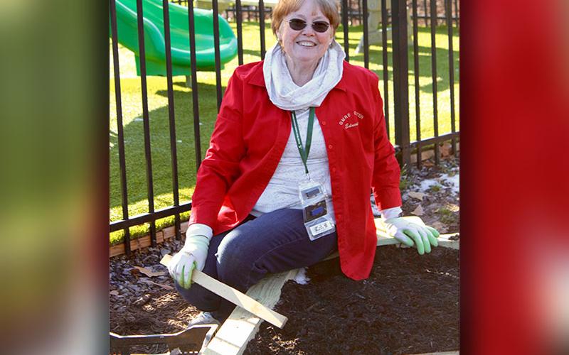 “Pretend your hands are as warm as your hearts,” North Georgia Master Gardener Denise Atkins said of the windy afternoon Sunday, January 30, as she explained the proper way to plant daffodil bulbs at the Daffodil Garden Memorial reintroduction ceremony.