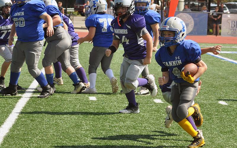 Coltlee Jackson (4) weaves in between defenders for Fannin County Recreation Department’s fourth grade team at Fannin County High School.