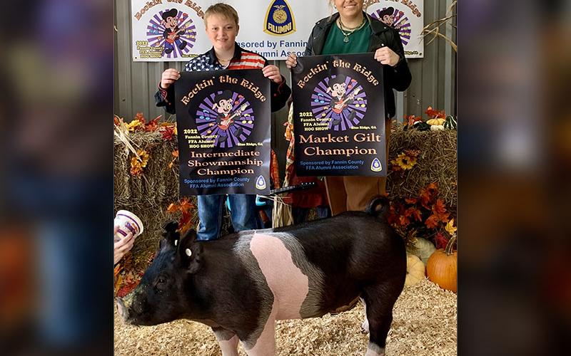 Cauy Sutton was the Intermediate Showmanship Champion and Market Gilt Champion at Rockin’ the Ridge. He is shown with livestock judge Cora Beth Key.