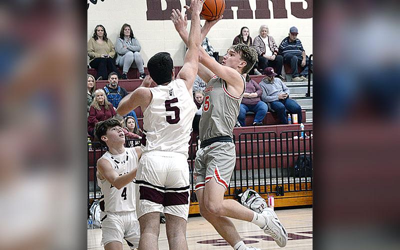 Avery Crowder lines up a shot for the Copper Basin Cougars