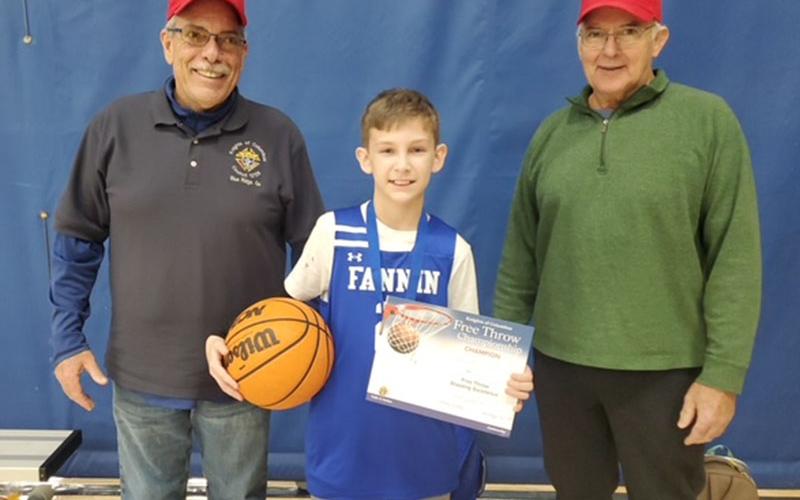 Lee Stuart, with Don Wirtz, right, and Kurt Nelson was the male winner for the 11 year old age group.