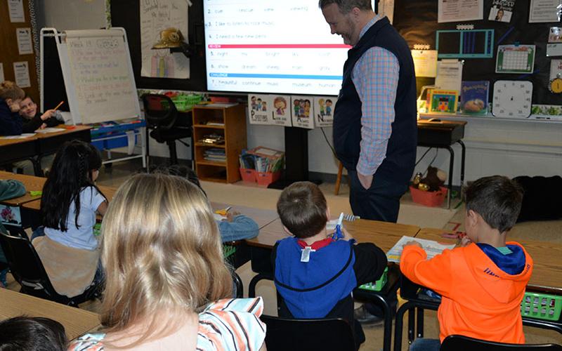 The Students of Amy Allen’s 1st grade class worked with partners on learning phonics while Fannin County Director of Technology and cyber security Scott Mathis brushed up on his phonics too.