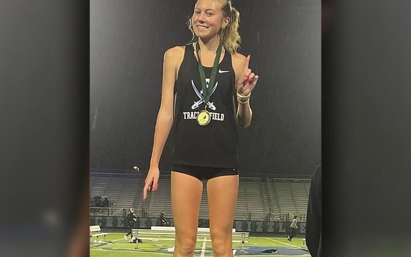Lindsey Holloway finished in first place in the 1600 meter run.