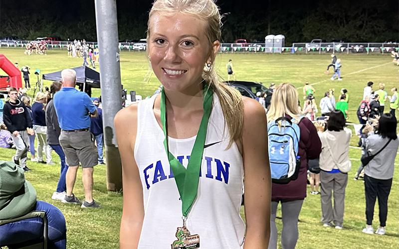 Lindsey Holloway broke her own FCHS record at the Pickens’ and Grinnin’ Invitational.