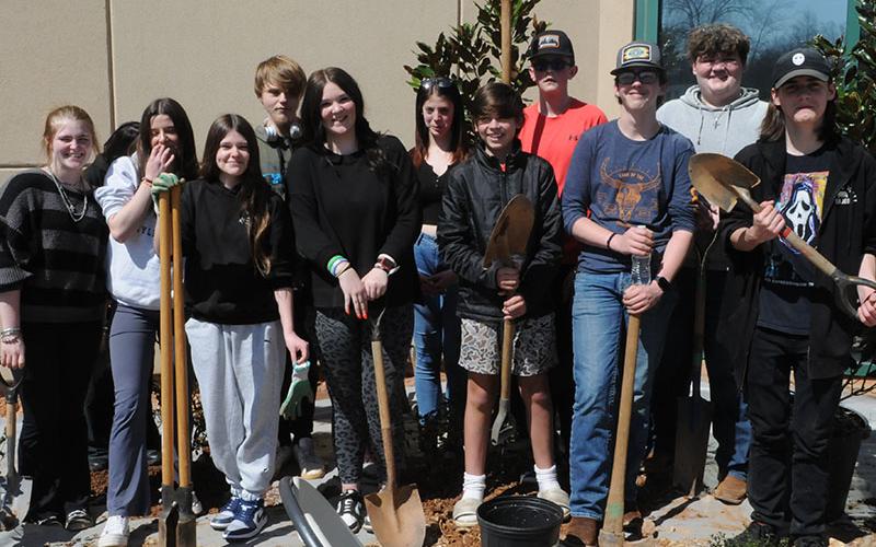 Lilly Howard, Miley Combs, Bailey Gaddy, Zethen Sain, Addison Graham, Cloie Dubois, Tanner Ramsey, Hunter Pierce, Nick Tutterrow, Isaac Franklin and Jackson Jones were among the Fannin students who have been among the groups landscaping around the Fannin County Courthouse.