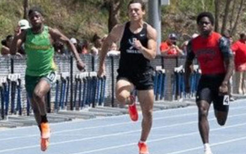 Luke Holsonback, center, sets the pace in the Georgia Spring Break Showdown.