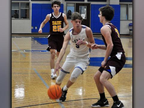 Kaeden Twiggs forces his way past a Dade County defender Saturday, January 23. Twiggs finished the game with 27 points.