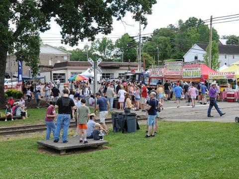 The annual Spring Arts in the Park festival, sponsored by the Blue Ridge Mountains Arts Association, once again filled downtown Blue Ridge during the last weekend in May. This year marked the festival’s 46th annual appearance. A huge selection of arts and crafts along with plenty of tasty food was on hand for visitors to enjoy.