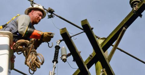 Tyler Watkins works high above Blue Ridge Drive Sunday afternoon to restore power to Tri-State EMC members in McCaysville. Crews were still working Tuesday morning to fix problems as 1,490 customers were reported without electricity.