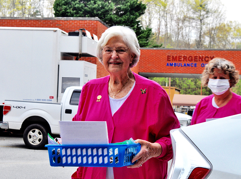 Fannin Regional Hospital Auxiliary member Carol Thomas moved from one car to the next as she filled a gift basket for a hospital staff member to show the auxiliary’s appreciation for their hard work during the COVID-19 pandemic.