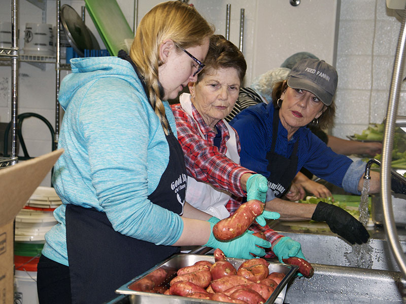 Washing sweet potatoes in Fannin County High School’s (FCHS) kitchen for the Good Samaritans of Fannin County Thanksgiving Open Table are, from left, Cassie Corey, Priscilla Cashman and Kathy Beck. The Good Samaritans, with a host of volunteers, held the annual community meal. Thanksgiving Day in the FCHS cafeteria.