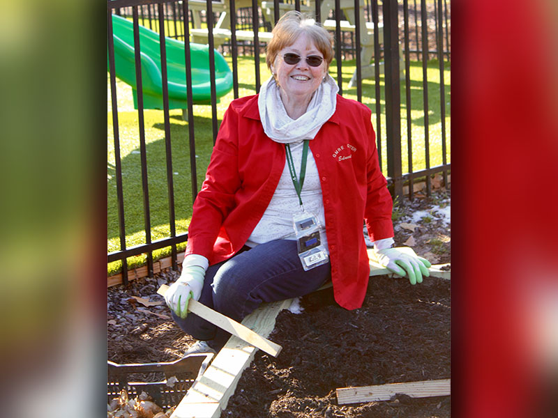 “Pretend your hands are as warm as your hearts,” North Georgia Master Gardener Denise Atkins said of the windy afternoon Sunday, January 30, as she explained the proper way to plant daffodil bulbs at the Daffodil Garden Memorial reintroduction ceremony.  