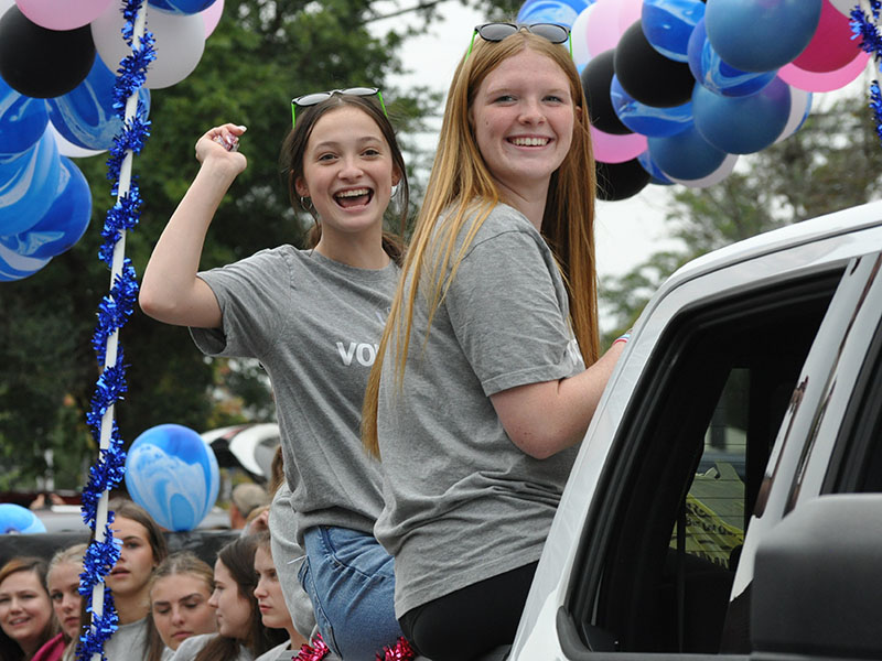 Fannin County High School’s volleyball team was a part of the parade in their own float. Students and team players tossed candy from the float to bystanders. 