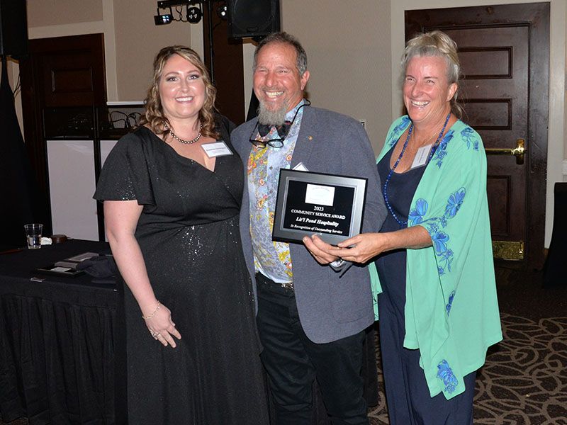 Danny Mellman and Michelle Moran of Lit’l Pond Hospitality received the Chamber’s Community Service Award from outgoing Chamber Chairwoman Suzanne Davenport.