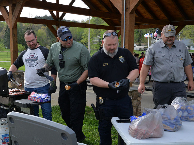 McCaysville Police Chief Michael Earley, Officer Eric Fears, and Assistsant Chief Cory Collogan were pressed into duty getting lunch ready for the students planting flowers.